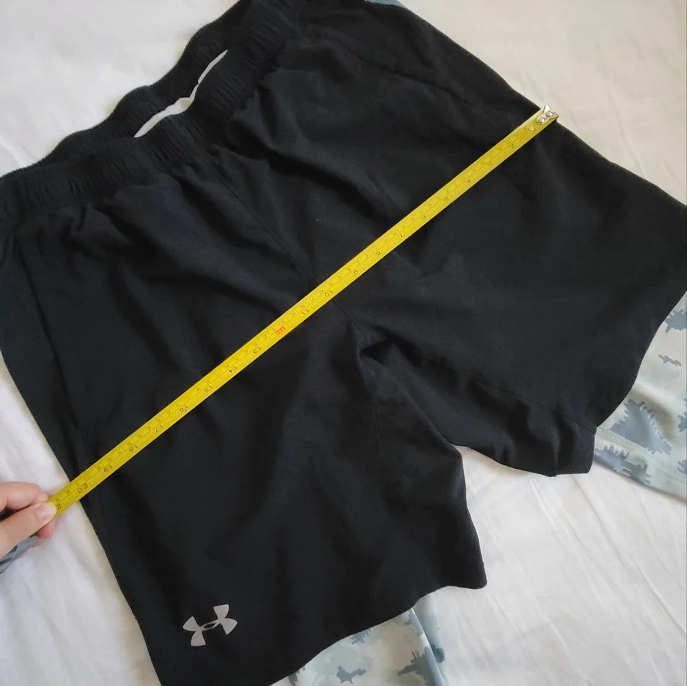 Under Armour shorts, size L‎
